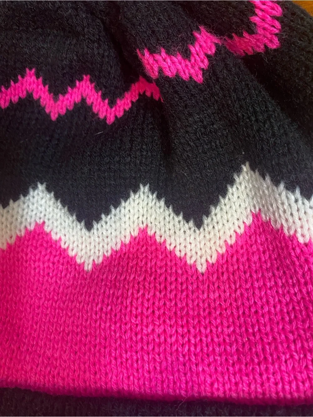 City Hunter NEW YORK spell out  Pom-Pom Beanie Hat - Black, Hot Pink & White